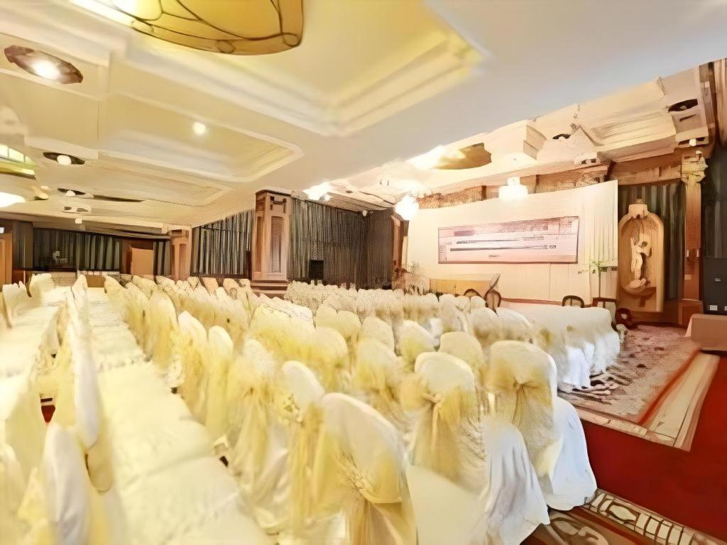 Gajahmada Graha Hotel Malang Esterno foto