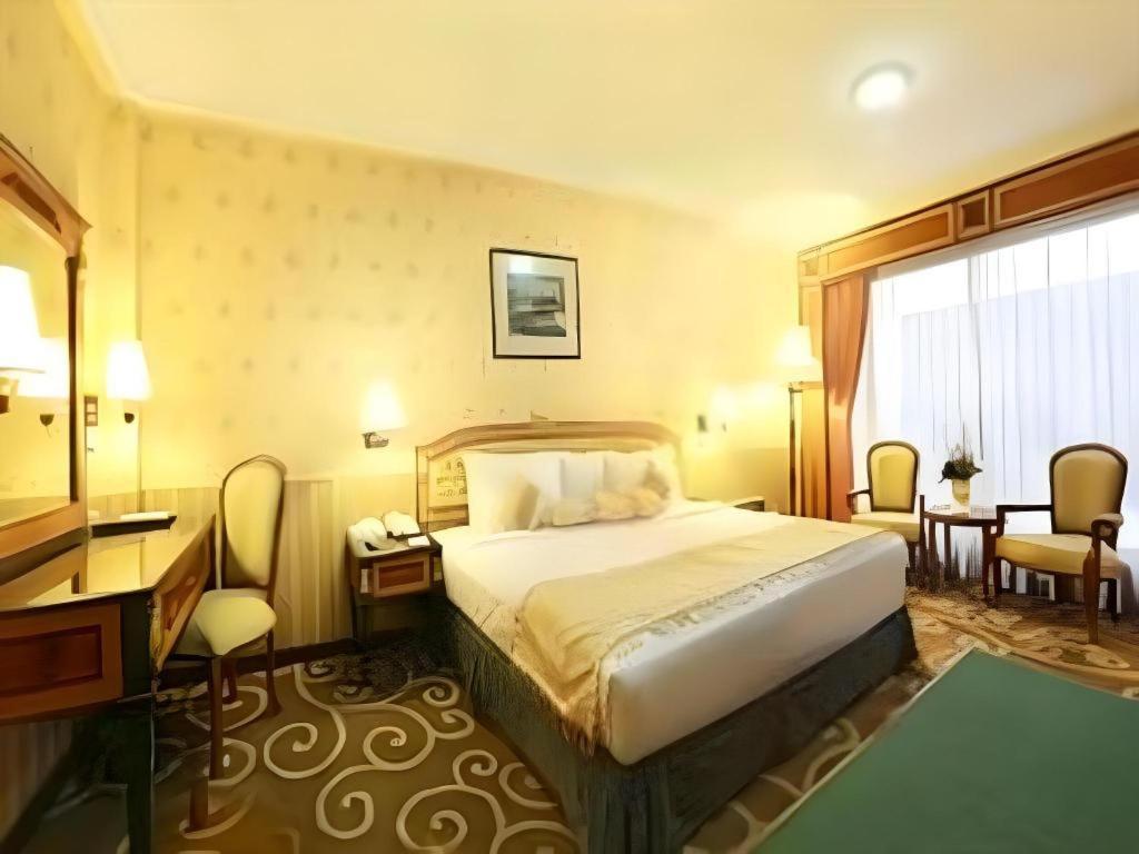 Gajahmada Graha Hotel Malang Esterno foto