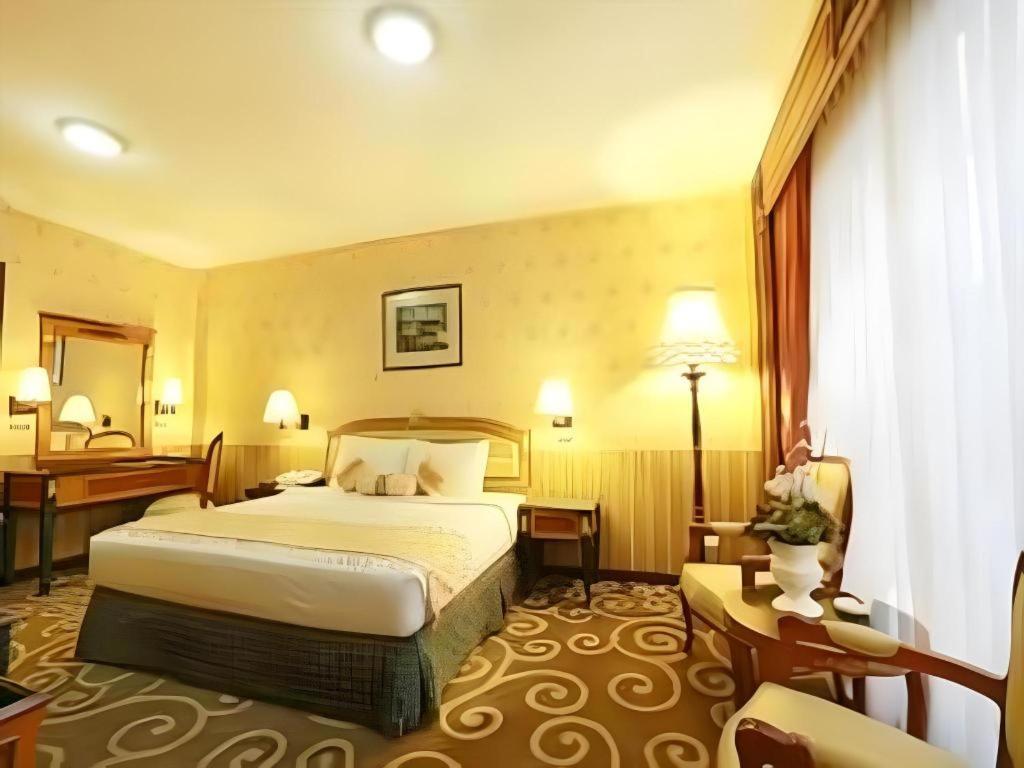Gajahmada Graha Hotel Malang Esterno foto