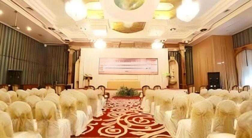 Gajahmada Graha Hotel Malang Esterno foto