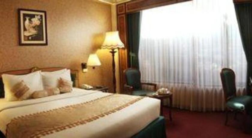 Gajahmada Graha Hotel Malang Esterno foto