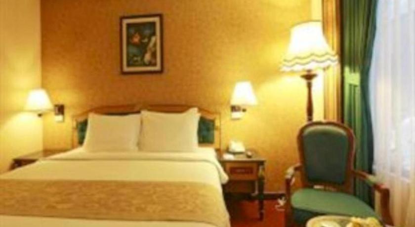 Gajahmada Graha Hotel Malang Esterno foto