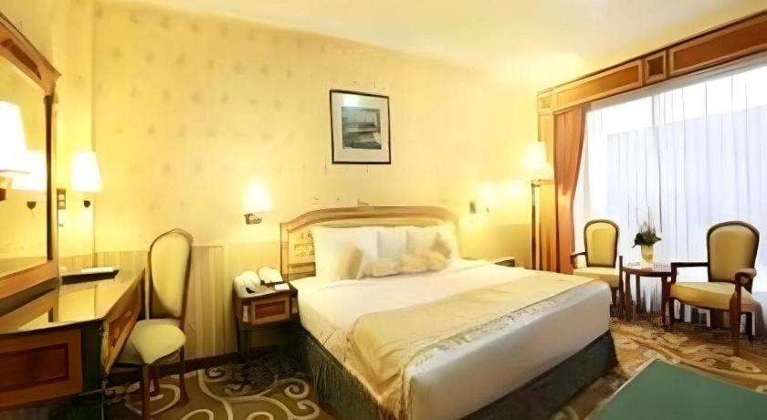 Gajahmada Graha Hotel Malang Esterno foto