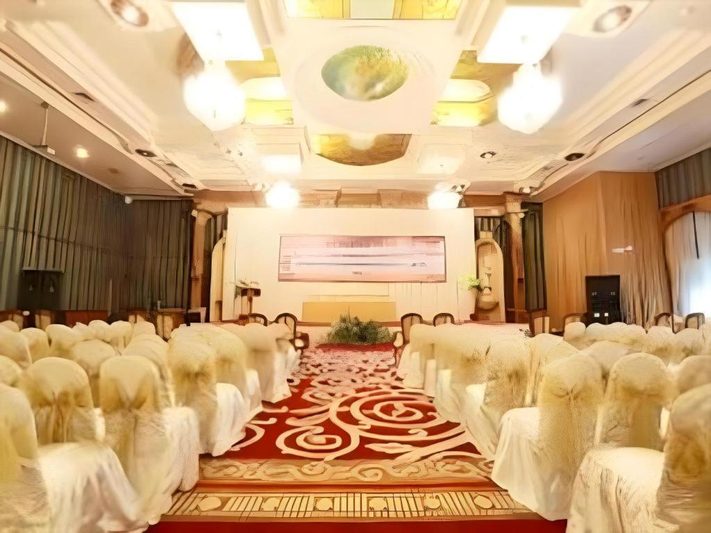 Gajahmada Graha Hotel Malang Esterno foto